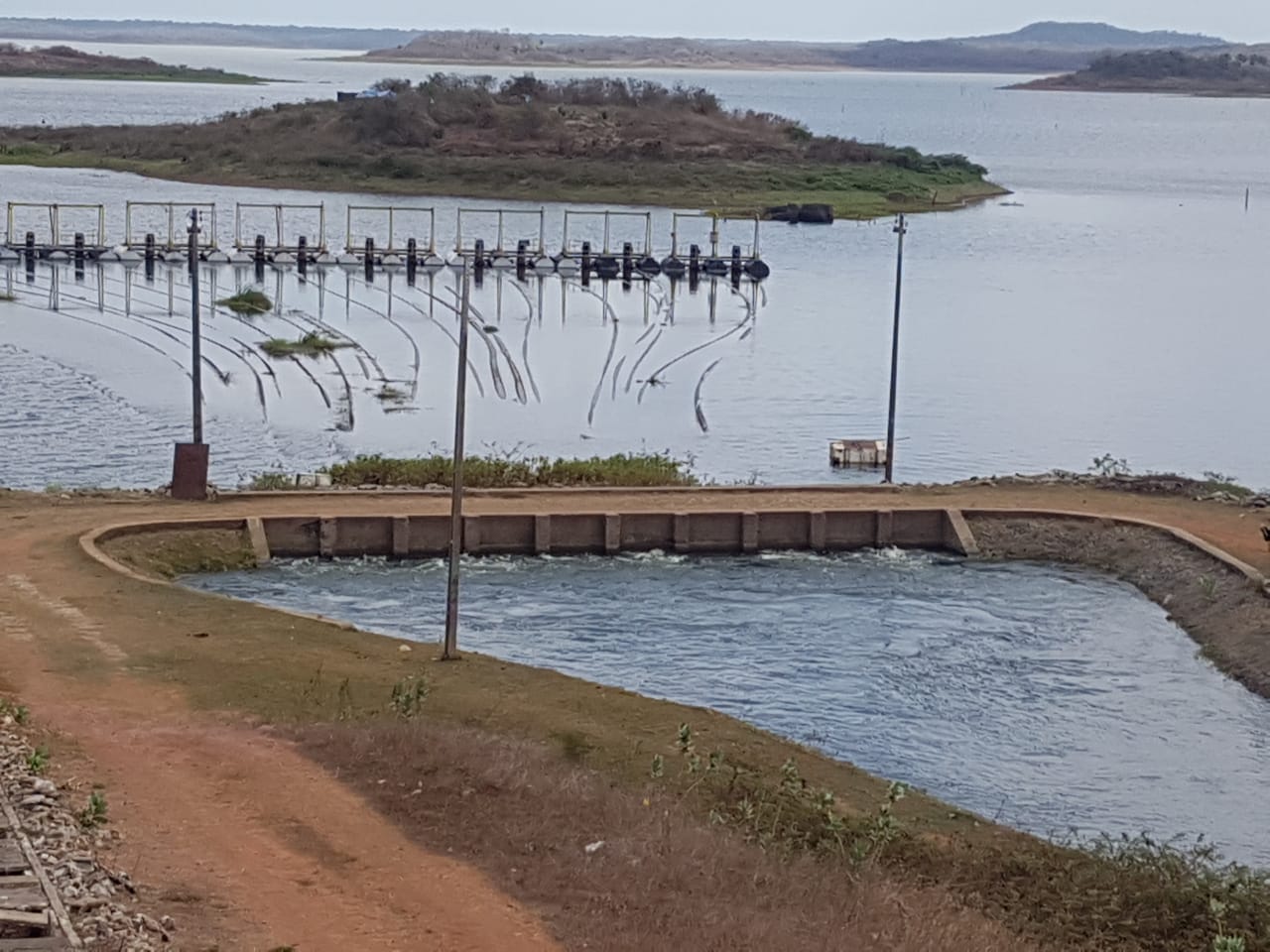 Cogerh aciona estação de bombeamento no Açude Pacoti