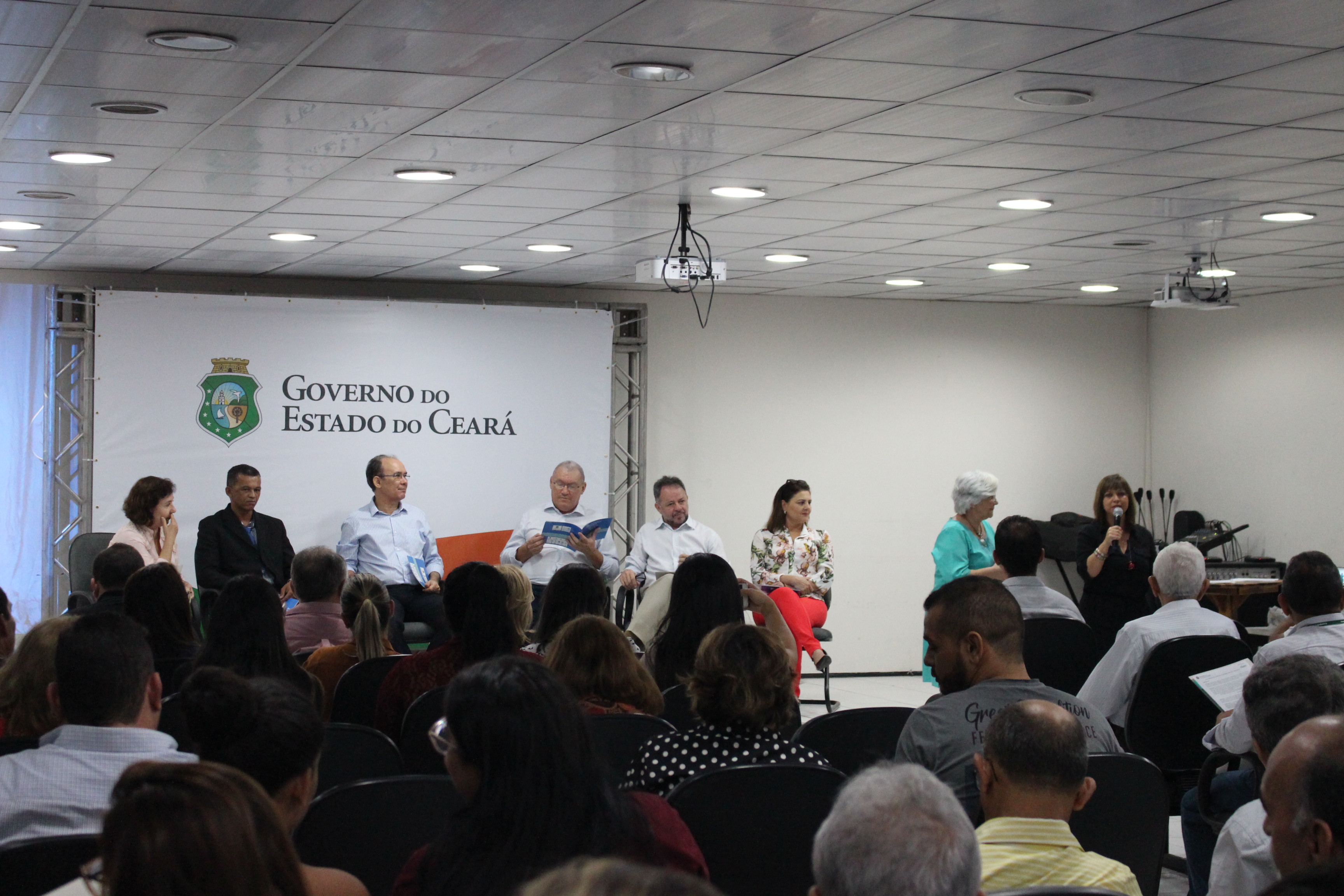 SRH lança cartilha educacional para escolas cearenses