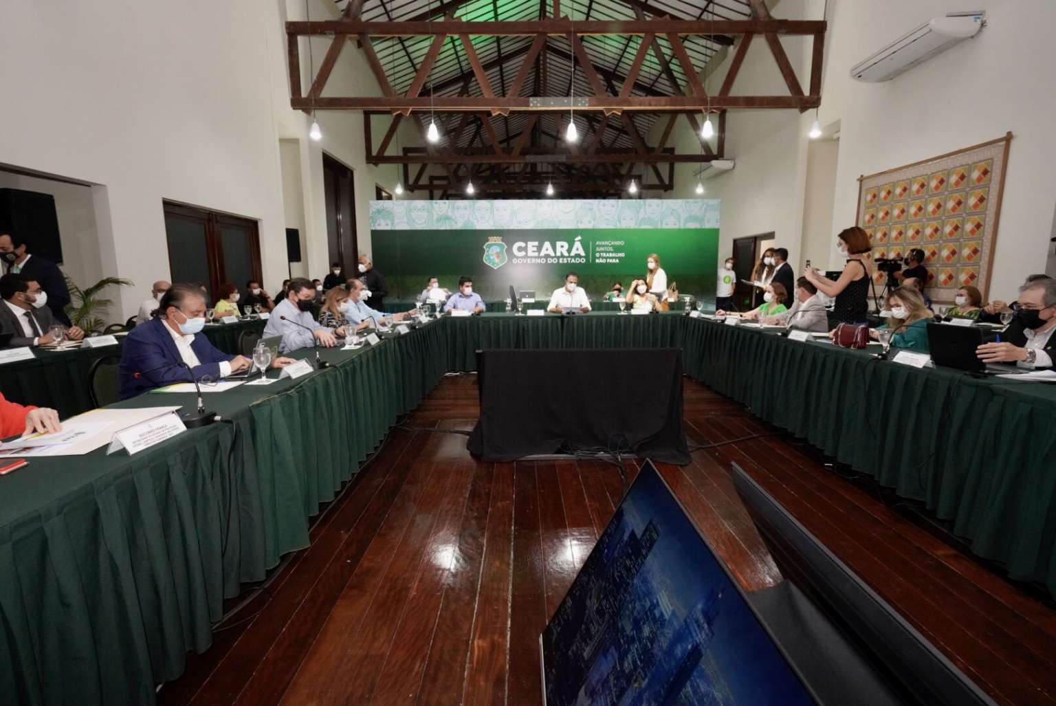Em reunião do Governo, secretário faz balanço das ações do ano na gestão hídrica