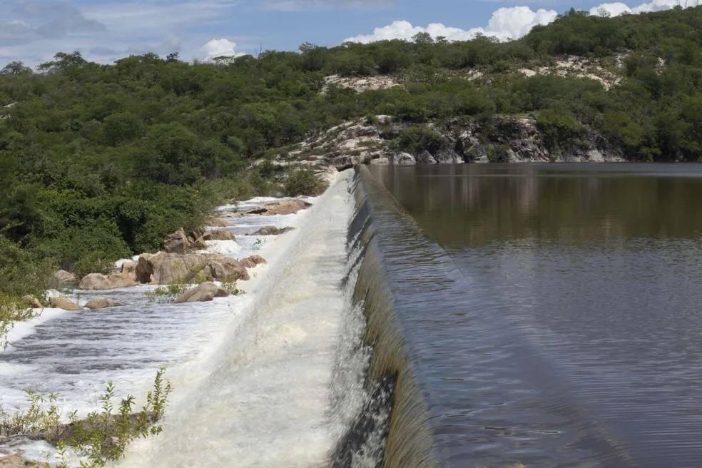 Mesmo com redução nas chuvas, 54 açudes continuam sangrando no Ceará