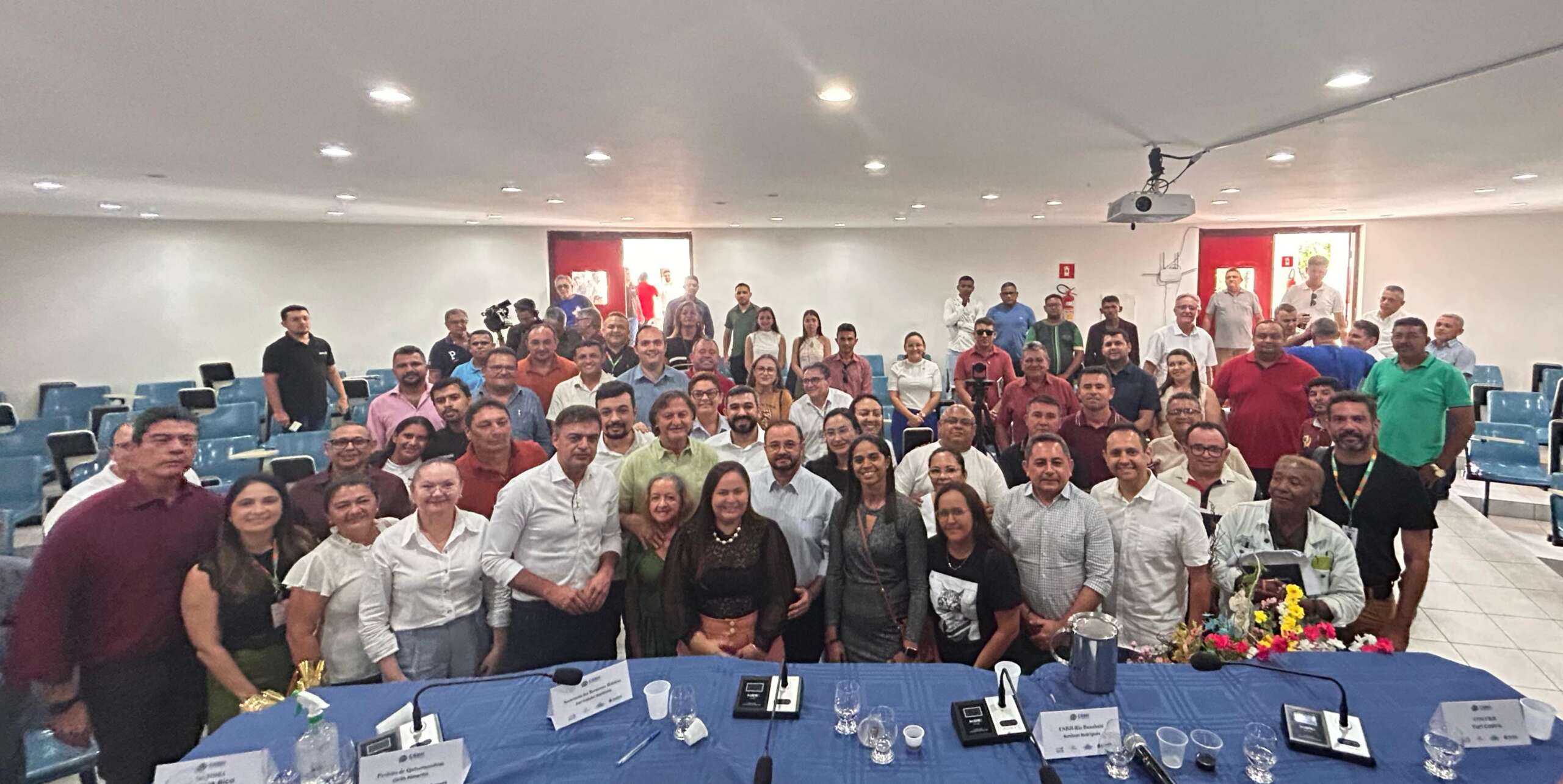 Sistema dos Recursos Hídricos se reúne com Comitê da Bacia do Banabuiú em Quixeramobim